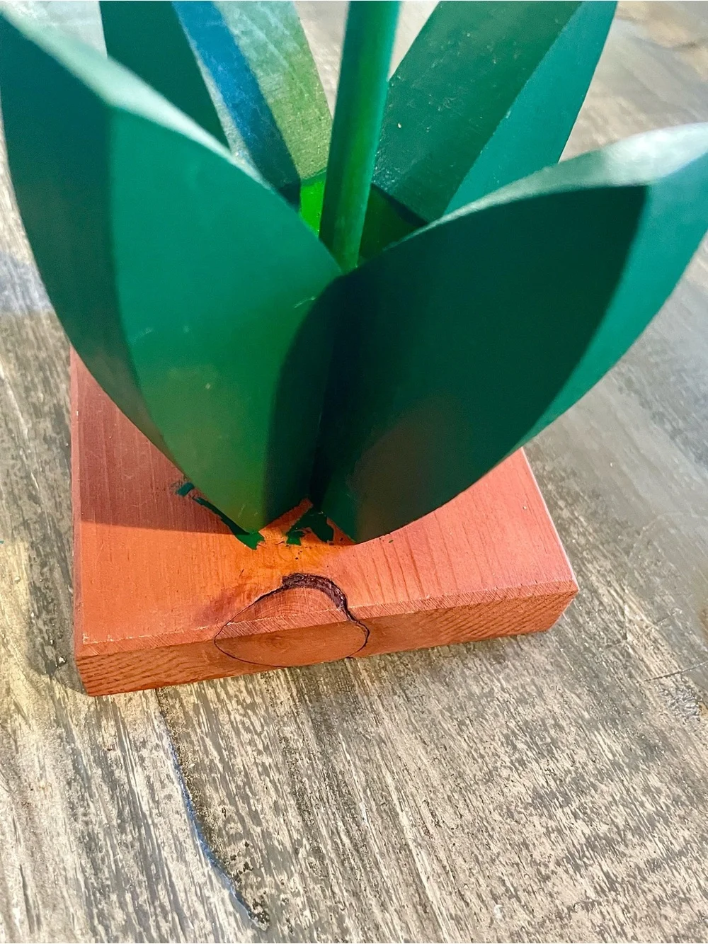 Tulip Décor Bundle – Wooden Flower & “Love Is the Heart in Bloom” Suncatcher